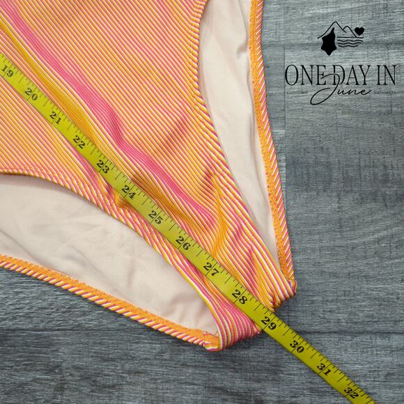 Cupshe Ribbed One Piece Swimsuit Size L - Picture 6 of 7